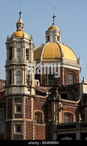 Mexique, Ville de Mexico, la Basilique de Guadalupe. La vieille basilique, officiellement connu sous le nom de Templo Expiatorio a Cristo Rey Banque D'Images