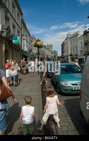 Enfants jouant dans les puits de la rue Somerset,haute,cathedral city Banque D'Images