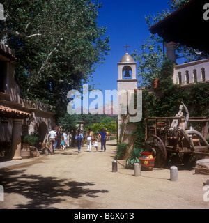 Cour avec fontaine à Tlaquepaque, un style mexicain et de l'artisanat d'art shopping village près de Sedona dans Oak Creek Canyon Banque D'Images