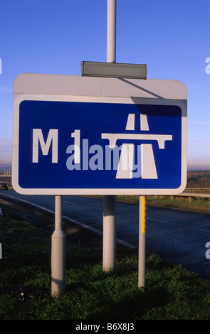 Roadsign affirmant début de l'autoroute M1 près de Leeds Yorkshire UK Banque D'Images