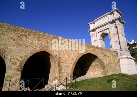 Italie, le Marche, Ancône, arche de Trajan Banque D'Images