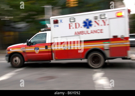 New York Fire Department ambulance à Manhattan New York City New York USA Banque D'Images