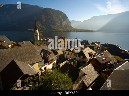 Ville de Hallstatt sur la mer Hallstatter Lake dans la région de Basse-Autriche Banque D'Images