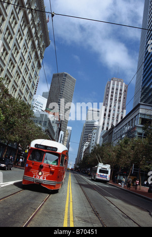 Un tram dans Market Street, San Francisco, California, USA Banque D'Images