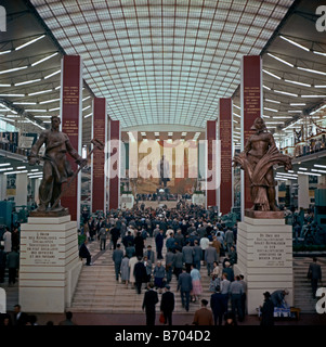 L'intérieur de la Fédération pavilion, Expo 58, Heysel, Bruxelles, Belgique, 1958 Banque D'Images