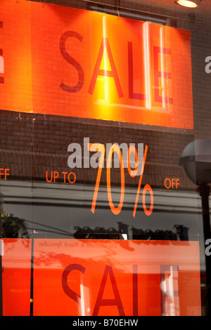 70  % SUR ORANGE EN SIGNES DE VENTE VITRINE Banque D'Images