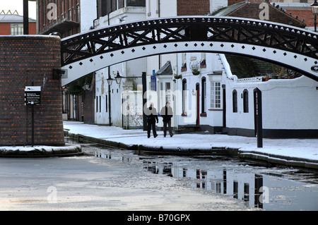 Bassin de la rue du gaz en hiver, Birmingham, Angleterre, RU Banque D'Images