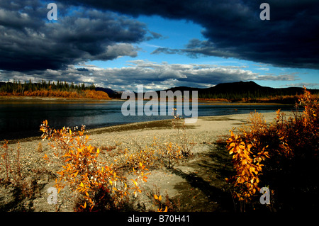 Soir sur la rivière Alatna automne portes du parc national de l'Arctique en Alaska Banque D'Images