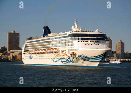 Norwegian Spirit bateau de croisière au départ de la ville de New York sur la rivière Hudson New York USA Banque D'Images