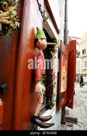 Marionnette de Pinocchio et accroché sur un mur, République Tchèque Banque D'Images