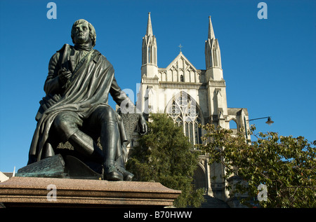 Statue du poète Robert Burns en face de St Paul's Anglican Cathedral, Dunedin, Nouvelle-Zélande Banque D'Images