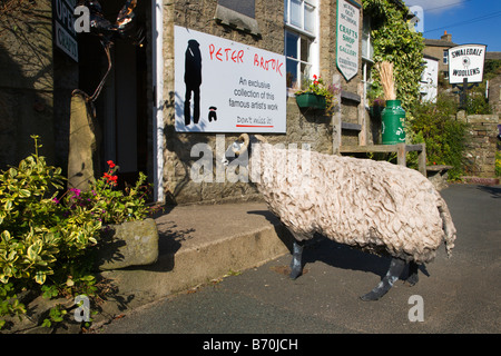 Sculpture de moutons à une galerie Muker Swaledale England Yorkshire Dales Banque D'Images