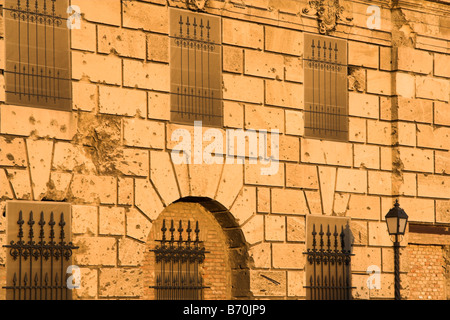 Trous de balle dans l'ancien ministère de la guerre, la colline du Château de Buda, la vieille ville, Budapest Hongrie Banque D'Images