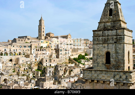 La vieille ville, avec ses "sassi" : façades donnant troglodytes. Matera, Matera province, région de Basilicate, dans le sud de l'Italie. Banque D'Images