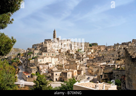 La vieille ville, avec ses "sassi" : façades donnant troglodytes. Matera, Matera province, région de Basilicate, dans le sud de l'Italie. Banque D'Images