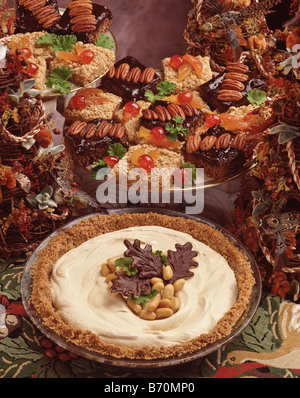 Recettes au chocolat, gâteau à l'envers, l'abricot, le beurre d'arachide barres desserts tarte. Fruit Banque D'Images