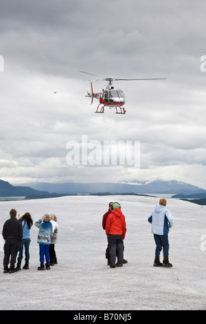 Transports en hélicoptère les touristes à Mendenhall Glacier near Juneau, Alaska Banque D'Images