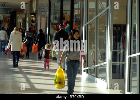 Recherche acheteurs pour affaires dans le Queens Center dans le quartier de Queens à New York Banque D'Images