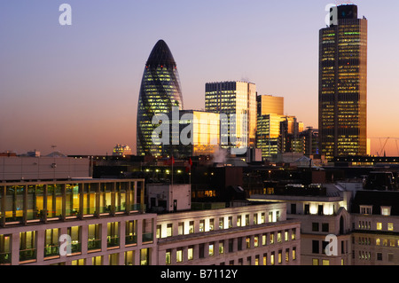 Nat West Tower Gherkin et toits de Londres Angleterre Londres au coucher du soleil Banque D'Images