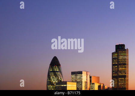 Nat West Tower Gherkin et toits de Londres Angleterre Londres au coucher du soleil Banque D'Images