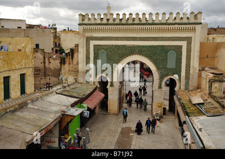 La Porte Bab Boujeloud à Fes, Maroc Banque D'Images