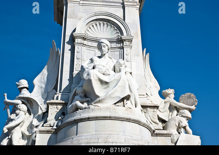 Victoria Memorial dans le centre de Queen's Gardens devant le palais de Buckingham Londres Banque D'Images