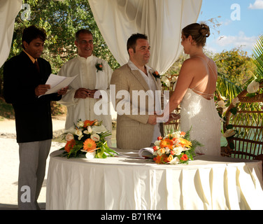 Mariage sur la plage Balaclava Mauritius Banque D'Images