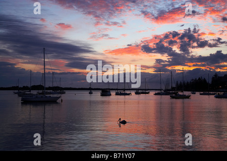 Dawn et Yachts Hastings River Port Macquarie Australie Nouvelle Galles du Sud Banque D'Images