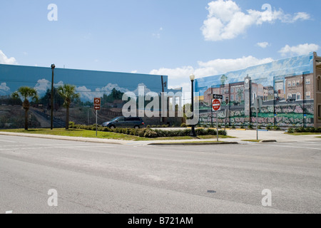 De belles fresques murales représentant Lake Wales historique situé sur l'Avenue Stuart et la pittoresque route au centre-ville. Banque D'Images