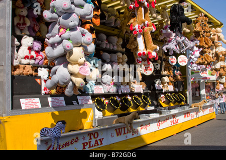 Animaux en peluche, des jouets (moelleux) sur l'affichage à un décrochage de foire Banque D'Images