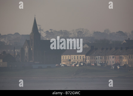 Tôt le matin voir de Ballywalter brouillard côtier dans le comté de Down en Irlande du Nord UK Banque D'Images