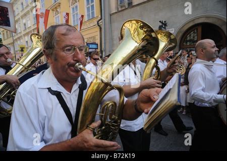 Le brass band à l'Dachsunds Parade à Cracovie Banque D'Images