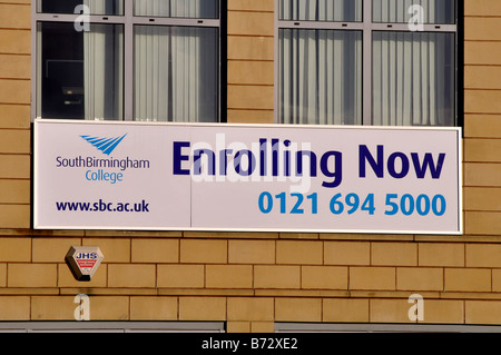 S'inscrire maintenant signer à Birmingham Digbeth, Collège du Sud, Birmingham, West Midlands, England, UK Banque D'Images