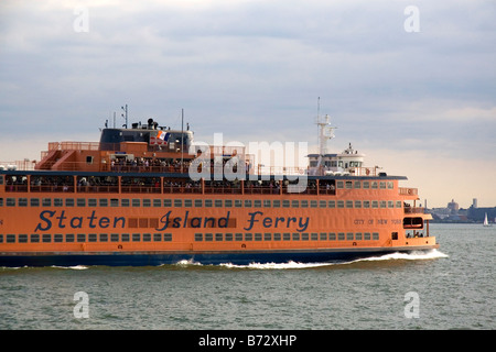 Staten Island Ferry dans le port de New York New York City New York USA Banque D'Images