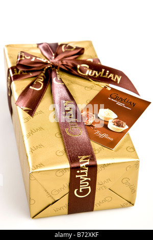 Boîte de chocolats enveloppés Banque D'Images