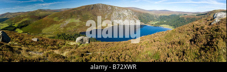 Lough Tay venant du Sud. Une vue de la Guiness Estate s Lough Tay élevé dans les montagnes de Wicklow Banque D'Images