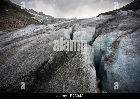 Close up of sale surface supérieure du Rhonegletscher, cherchant le glacier, Suisse Banque D'Images