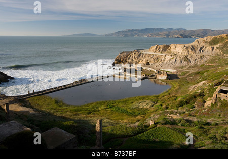 La côte de l'océan pacifique de San Francisco et le reste de l'énorme Sutro Baths central North California USA Banque D'Images