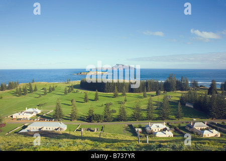 Vue sur Government House, Quality Row et le parcours de golf de Slaughter Bay, Norfolk Island, Australie Banque D'Images