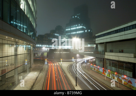 Ville la nuit quartier de Barbican London England uk Banque D'Images