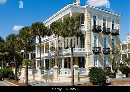 Hôtel particulier historique en bord de mer à l'angle des rues de la batterie du Sud et de l', Charleston, Caroline du Sud, USA Banque D'Images