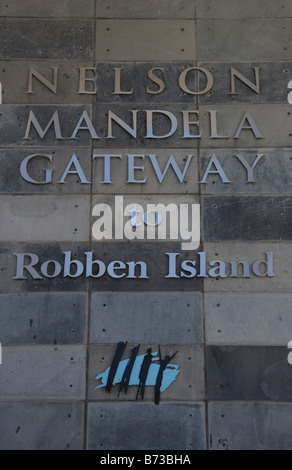 Nelson Mandela Gateway signer à Robben Island au V&A Waterfront à Cape Town, Afrique du Sud Banque D'Images