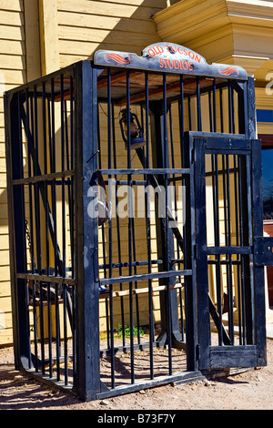 Image de l'ancienne cellule de prison de fer à l'extérieur sur la rue Main à Old Tucson Studios Arizona Banque D'Images