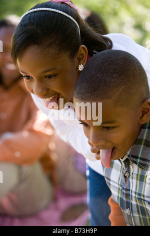 Young African American boy and girl making faces à l'extérieur Banque D'Images