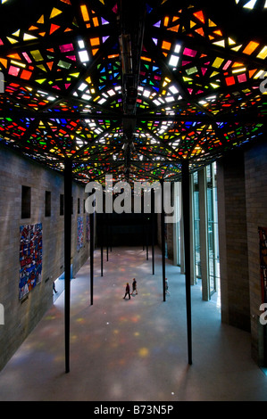 Vitraux au plafond par Sir Roy Motifs dans la National Gallery of Victoria à Melbourne Banque D'Images