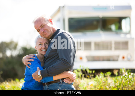Romantic couple hugging in front of RV Banque D'Images