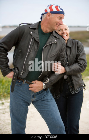 Happy senior couple in leather biker jackets Standing together Banque D'Images