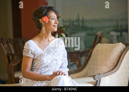 Portrait of happy middle-aged woman dressed in indien sari Banque D'Images