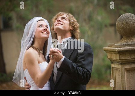 Happy young couple dancing on jour de mariage Banque D'Images