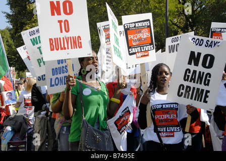 Des milliers ont défilé à Londres avec les parents et familles des victimes de l'adolescence assassinées et des armes à feu 20 Septembre 2008 Le crime du couteau. Banque D'Images